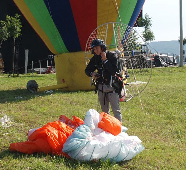 Првак хармонике лети изнад Србије